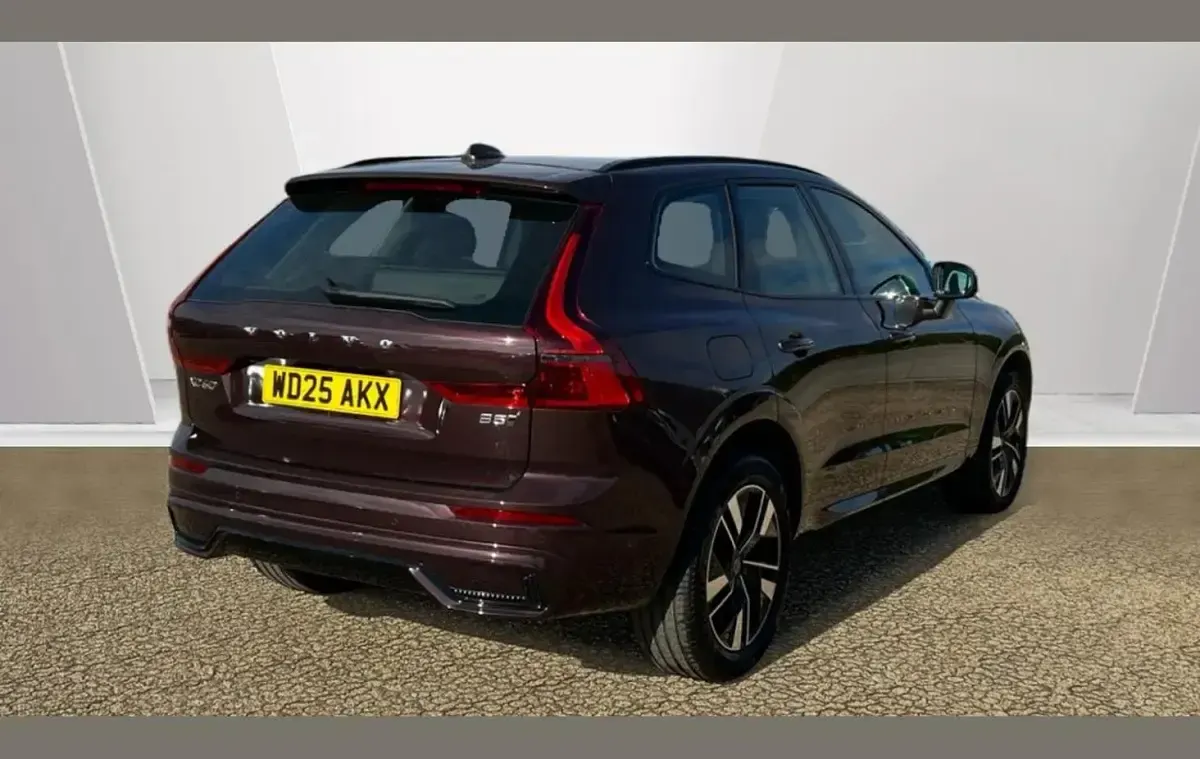 Used Volvo XC60 Plus 247 HP (181 kW) 2025 Red SUV