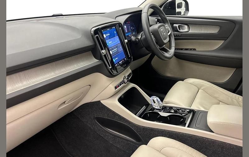 Used Volvo XC40 Plus 161 HP (118 kW) 2022 Blue SUV