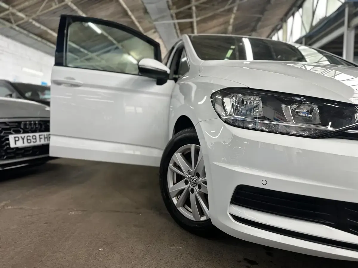 Used VW Touran Family 115 HP (84 kW) 2019 White MPV