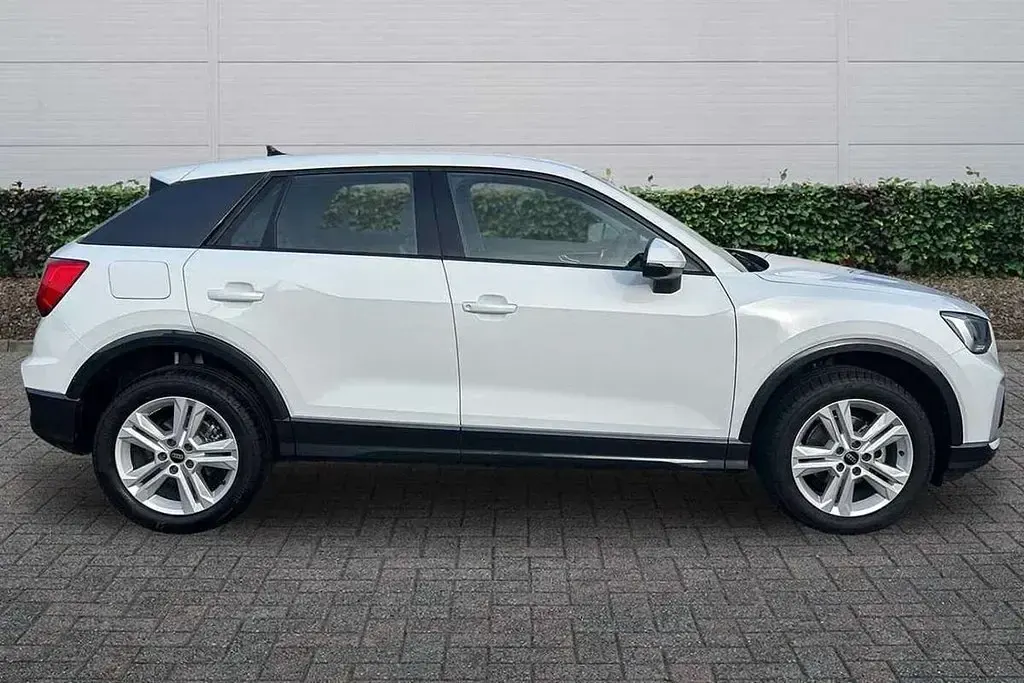 Used Audi Q2 Sport 147 HP (108 kW) 2025 White SUV
