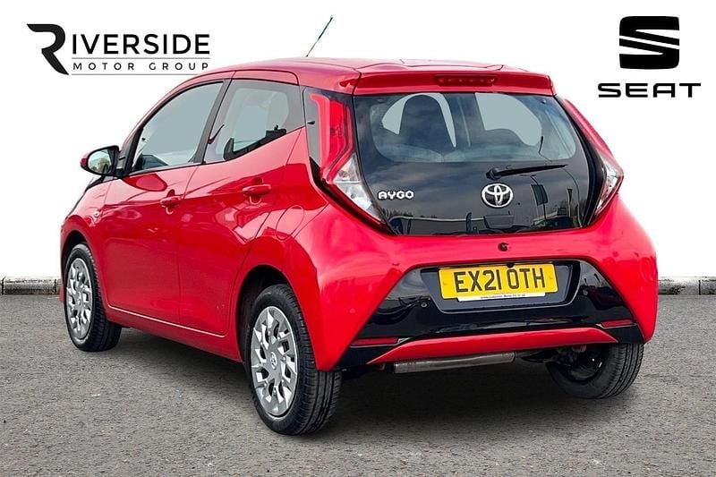 Used Toyota Aygo X-play 72 HP (52 kW) 2021 Red Hatchback