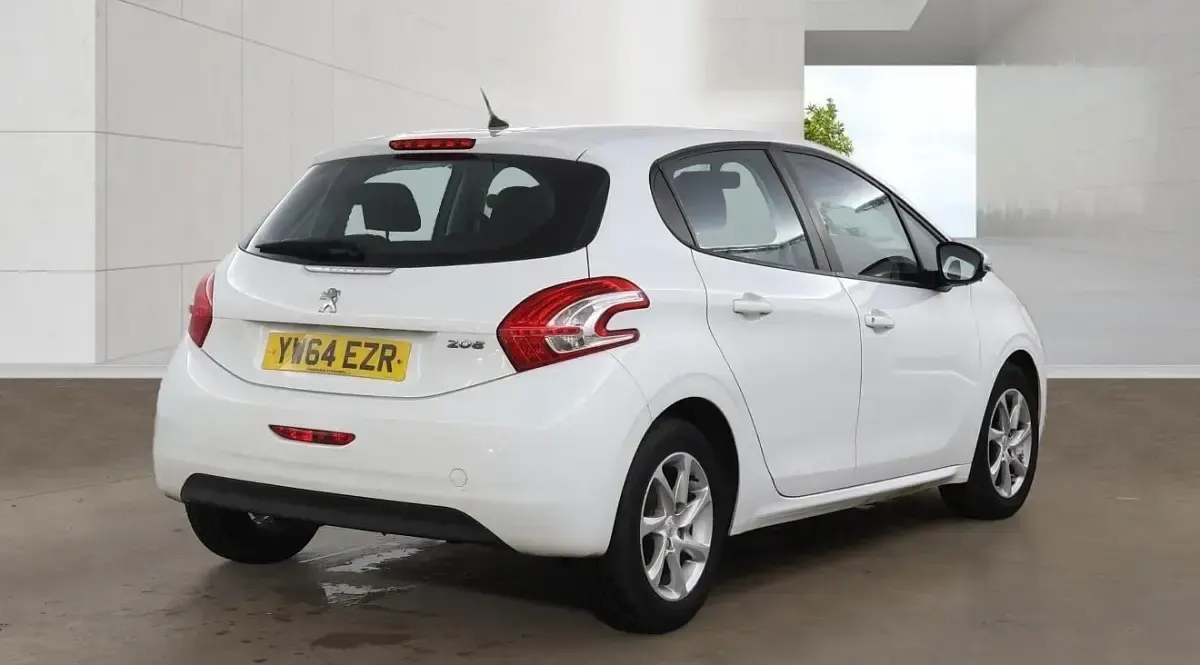 Second-hand Peugeot 208 Active 82 CP (60 kW) 2015 Alb Hatchback