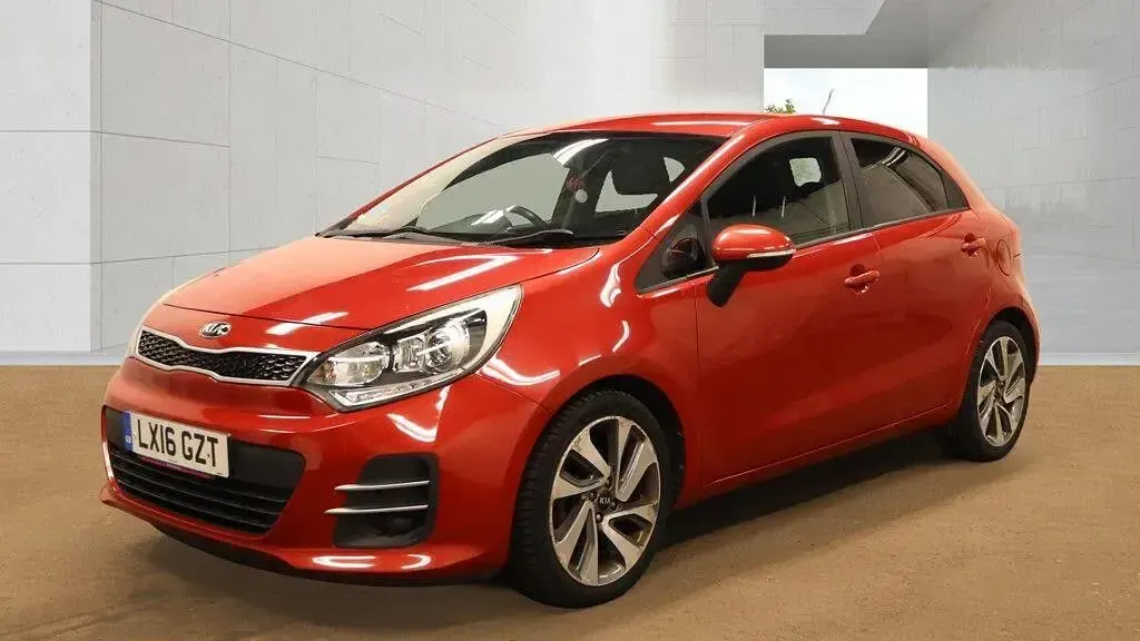 Used Kia Rio 109 HP (80 kW) 2016 Red Hatchback