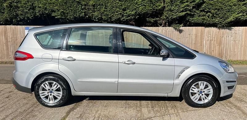 Used Ford S-MAX Zetec 115 HP (84 kW) 2014 Silver MPV
