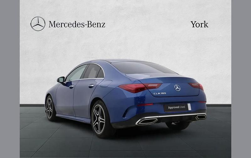 Begagnad Mercedes CLA180 Executive 134 HK (98 kW) 2025 Blå Sedan