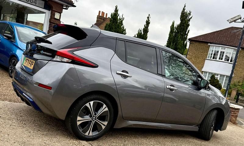 Usado Nissan Leaf N-Connecta 110 kW (150 HP) 2021 Cinzento Citadino