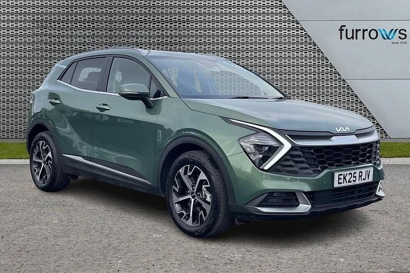 Green Used 2025 Kia Sportage SUV | £29,990 (Good price) - Image 1/4