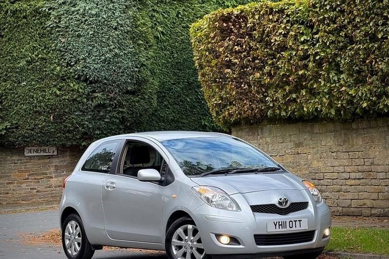 Silver Used 2011 Toyota Yaris Hatchback | £1,499 (Fair price) - Image 1/1