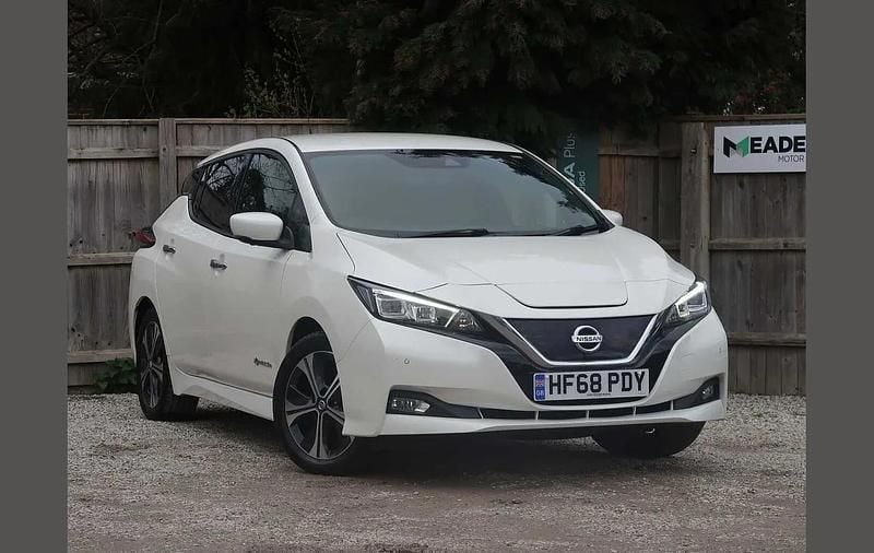 Used Nissan Leaf Tekna 110 kW (150 HP) 2018 White Hatchback