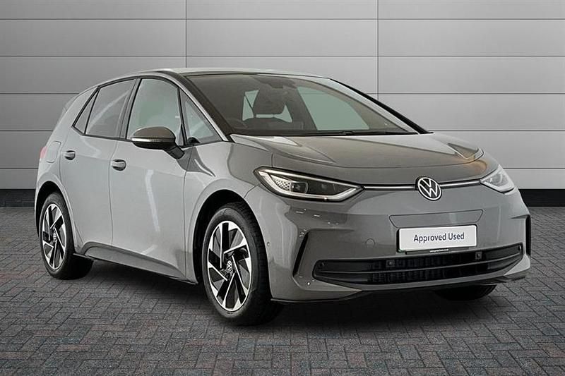 Moonstone grey with solid black roof Used 2025 VW ID.3 Pro Hatchback | £27,990 - Image 1/3