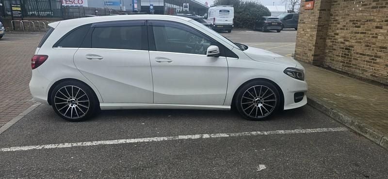 Used Mercedes B180 Executive 122 HP (89 kW) 2016 White MPV