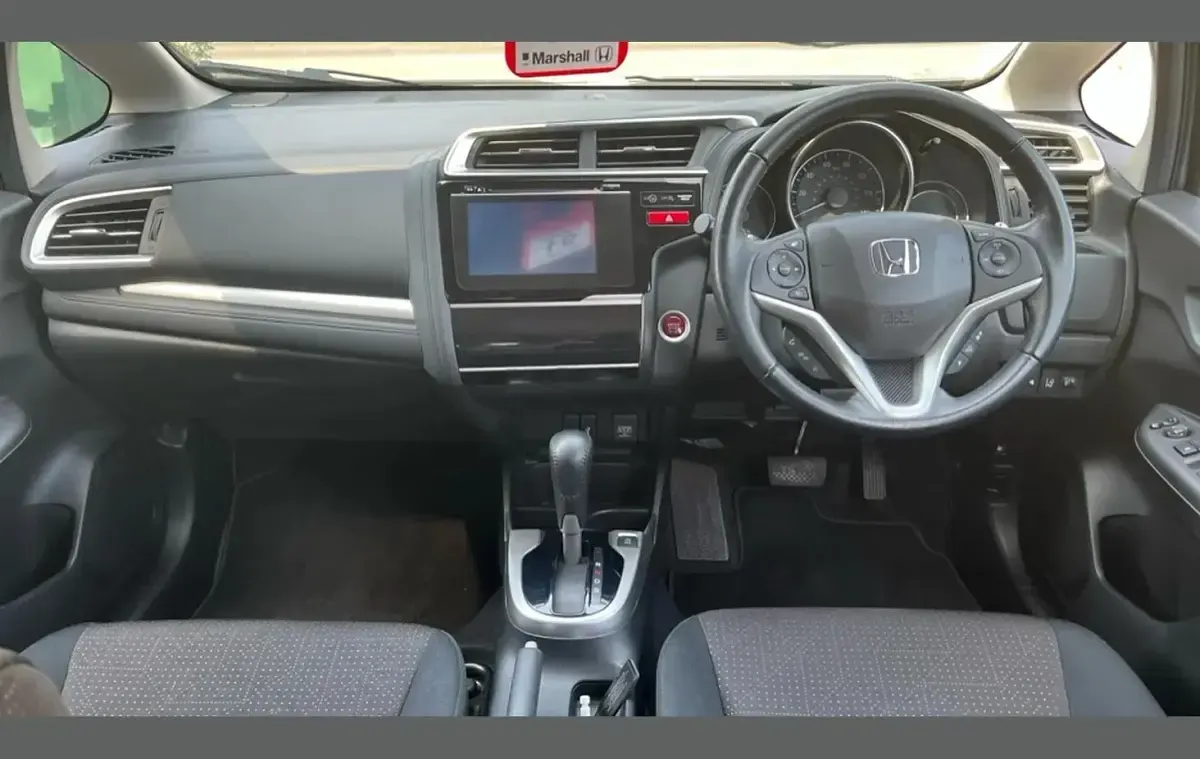 Używany Honda Jazz EX 102 KM (75 kW) 2016 Srebrny Hatchback