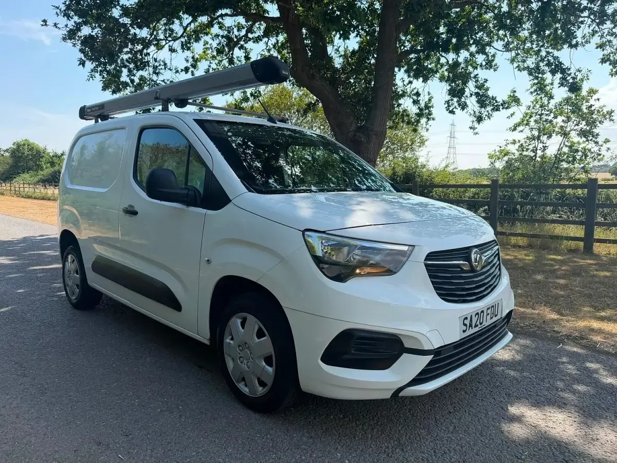 Used Vauxhall Combo Sportive 100 HP (73 kW) 2020 White MPV