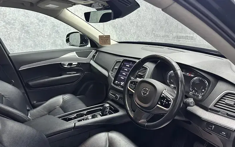 Used Volvo XC90 Momentum 235 HP (172 kW) 2021 SUV