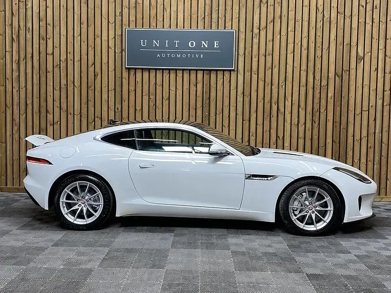 Used Jaguar F-Type 300 HP (220 kW) 2017 White Coupe