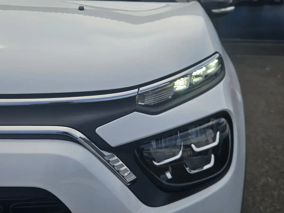 Used Citroën C3 PureTech 110 HP (80 kW) 2023 White Hatchback
