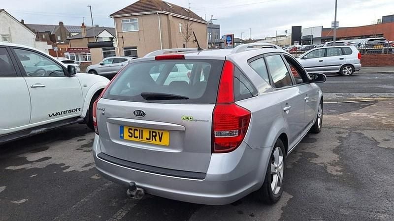 Used Kia Ceed 88 HP (64 kW) 2011 Silver Hatchback
