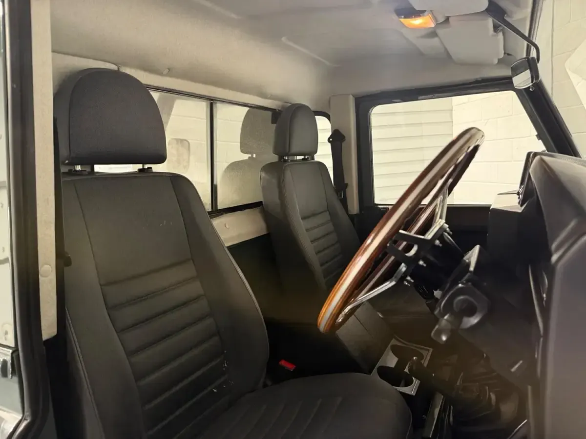 Used Land Rover Defender 122 HP (89 kW) 2007 Green Pickup