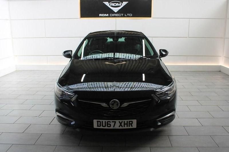 Second-hand Vauxhall Insignia Design Edition 2017 Negru Hatchback