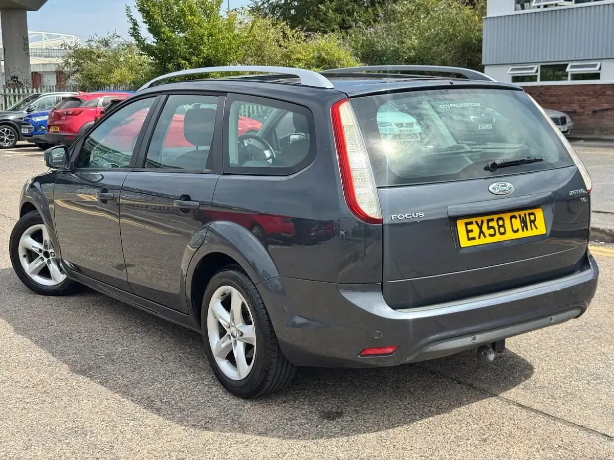 Used Ford Focus Zetec 100 HP (73 kW) 2008 Grey Estate