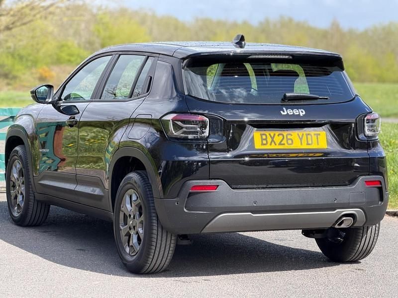Ny Jeep Avenger Longitude 100 HK (73 kW) 2026 Röd SUV
