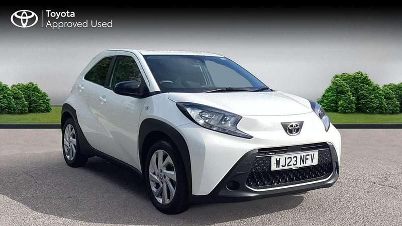 Pure white Used 2023 Toyota Aygo X PURE SUV | £12,403 - Image 1/2