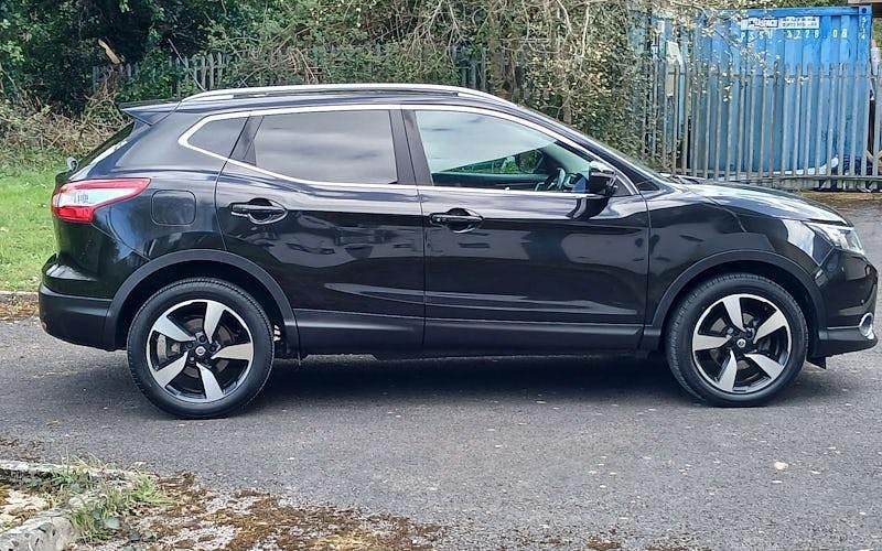Used Nissan Qashqai N-Connecta 116 HP (85 kW) 2017 Black SUV