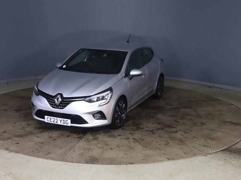 Used Renault Clio V SE 90 HP (66 kW) 2022 Silver Hatchback