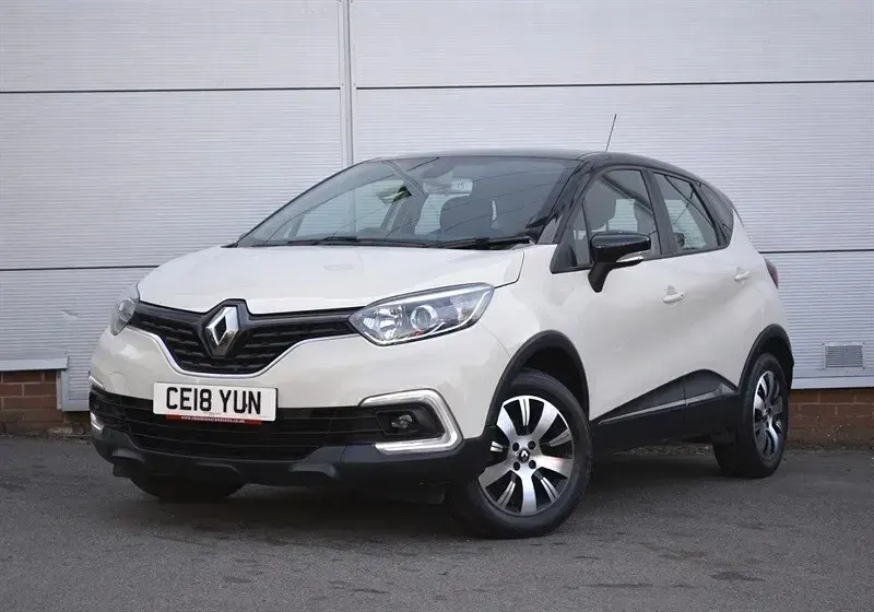 Used Renault Captur Play 90 HP (66 kW) 2018 White SUV
