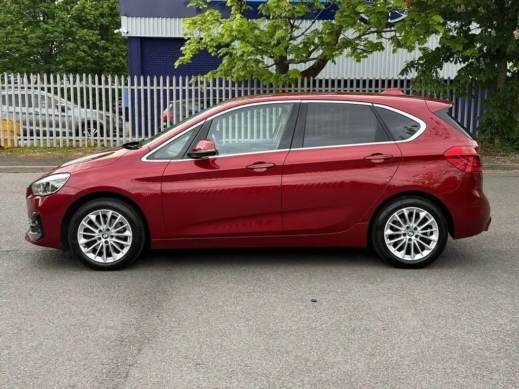 Used BMW 220 Luxury Line 190 HP (139 kW) 2018 Red Hatchback