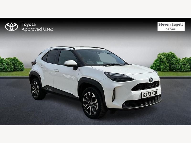 White Used 2024 Toyota Yaris Hybrid Design Hatchback | £22,790 (Expensive) - Image 1/3