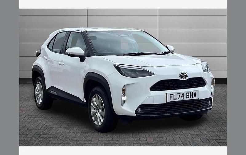 White Used 2024 Toyota Yaris Cross SUV | £21,499 (Good price) - Image 1/3