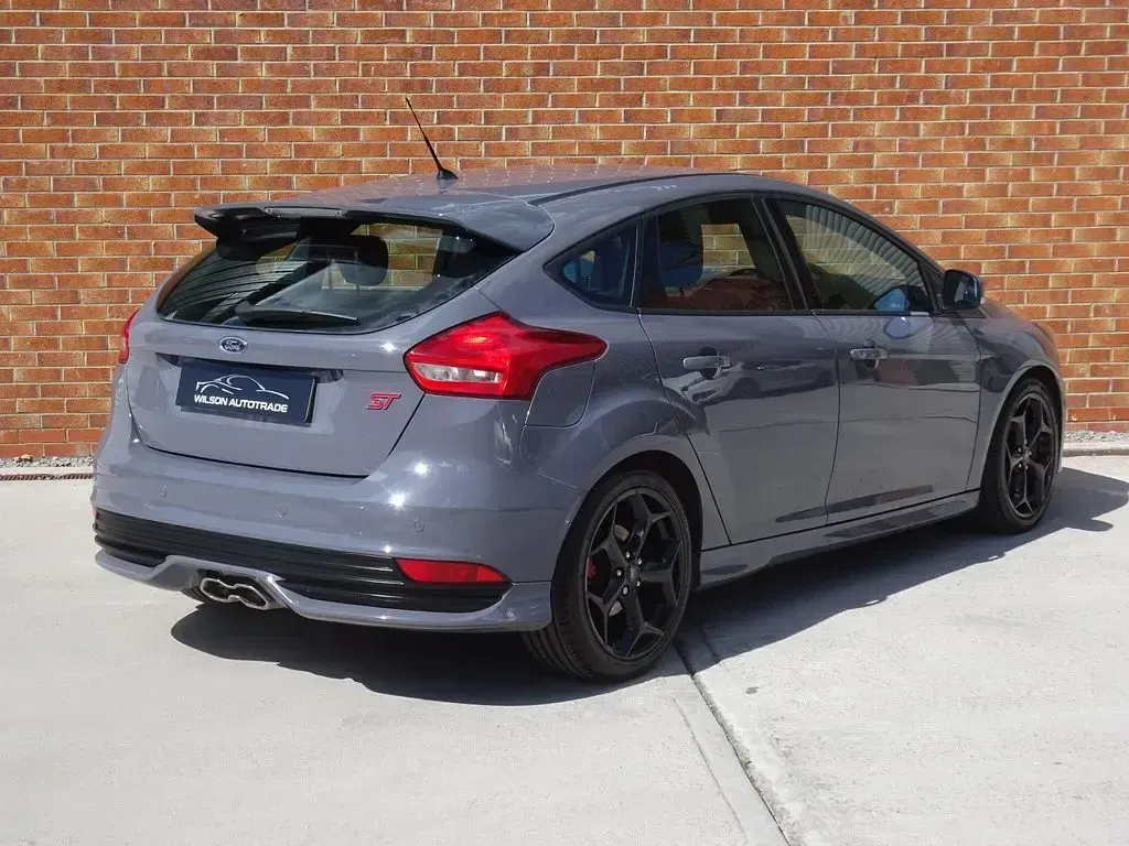 Used Ford Focus ST 185 HP (136 kW) 2017 Grey Hatchback