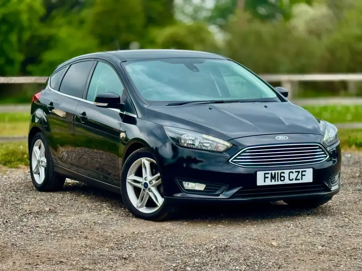 Usado Ford Focus Zetec 125 HP (91 kW) 2016 Preto Citadino