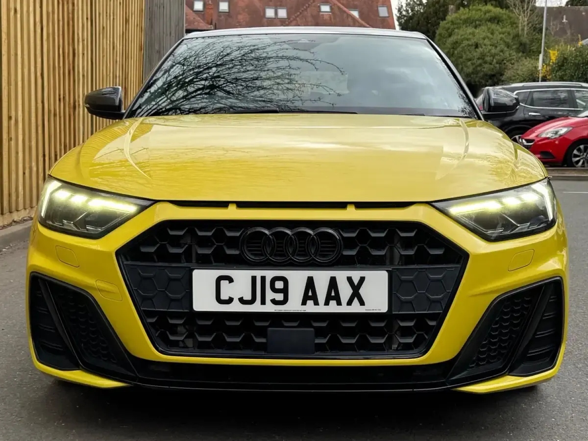 Usado Audi A1 Sportback S-Line 150 CV (110 kW) 2019 Amarillo Utilitario