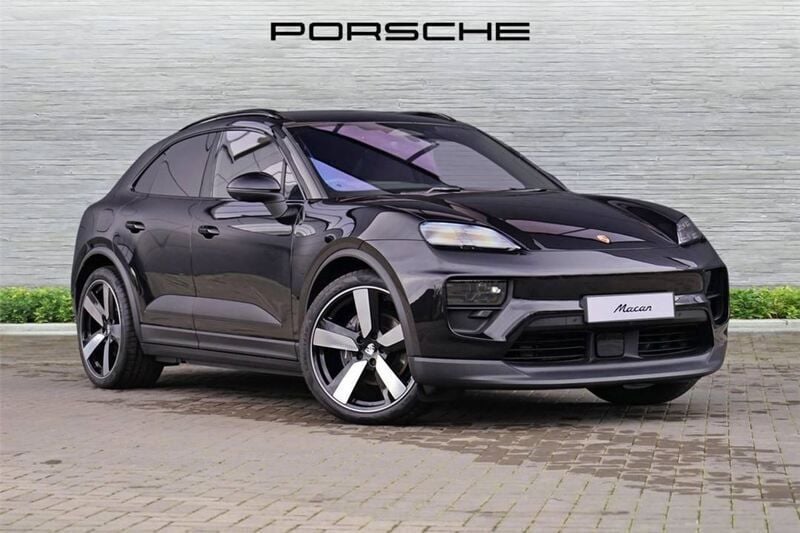 Black Used 2025 Porsche Macan SUV | £79,990 (Expensive) - Image 1/4