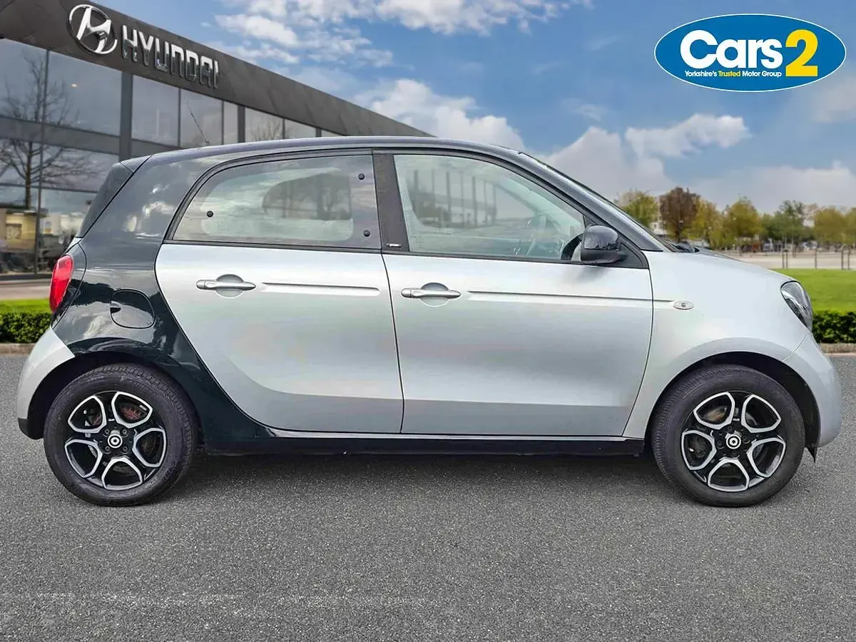 Used Smart ForFour Premium 71 HP (52 kW) 2017 Silver Hatchback