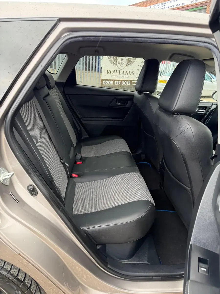 Used Toyota Auris Hybrid 2016 Bronze Hatchback