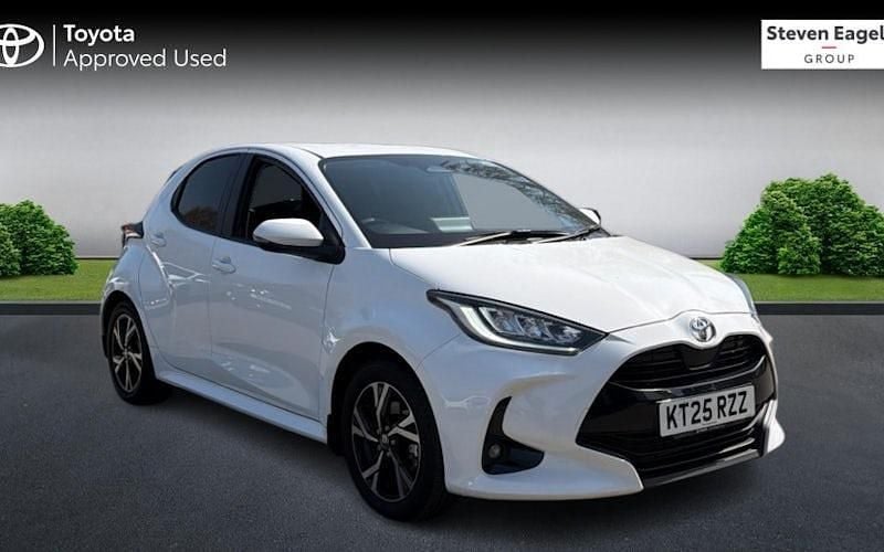 Usado Toyota Yaris Hybrid Design 116 CV (85 kW) 2026 Utilitario