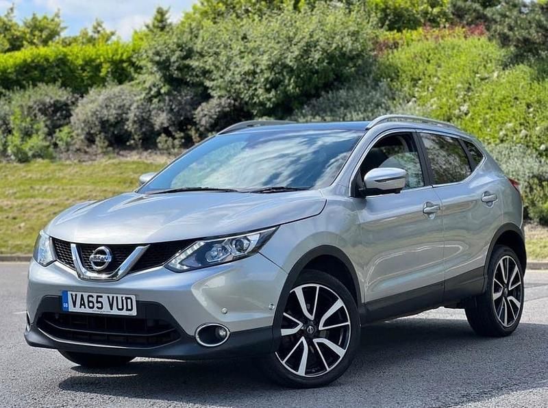 Used Nissan Qashqai Tekna 130 HP (95 kW) 2016 Silver SUV