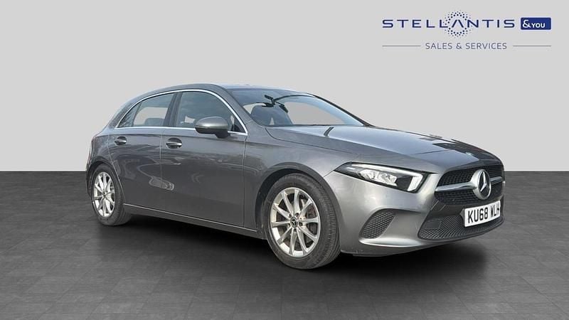 Usado Mercedes A200 161 HP (118 kW) 2018 Cinzento Citadino