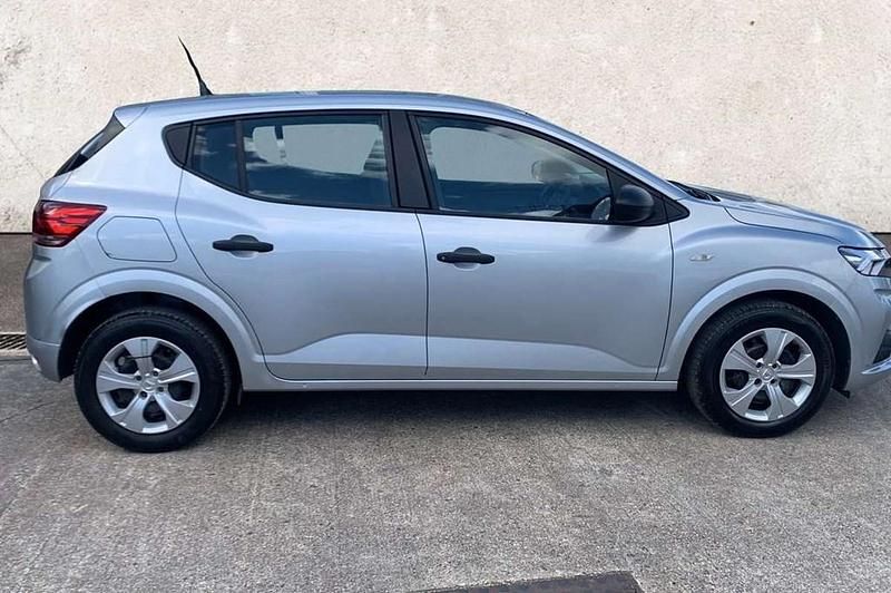 Begagnad Dacia Sandero Essentiel 65 HK (47 kW) 2021 Grå Halvkombi