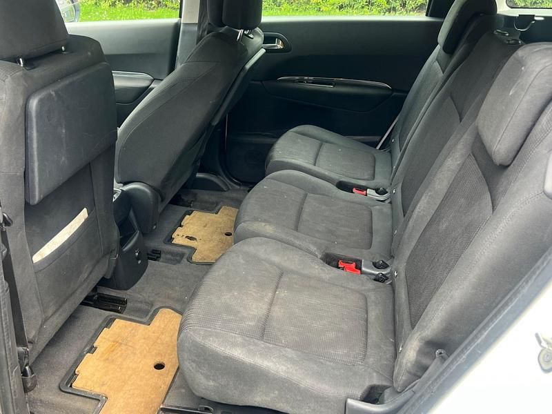 Used Peugeot 5008 Access 2015 White MPV