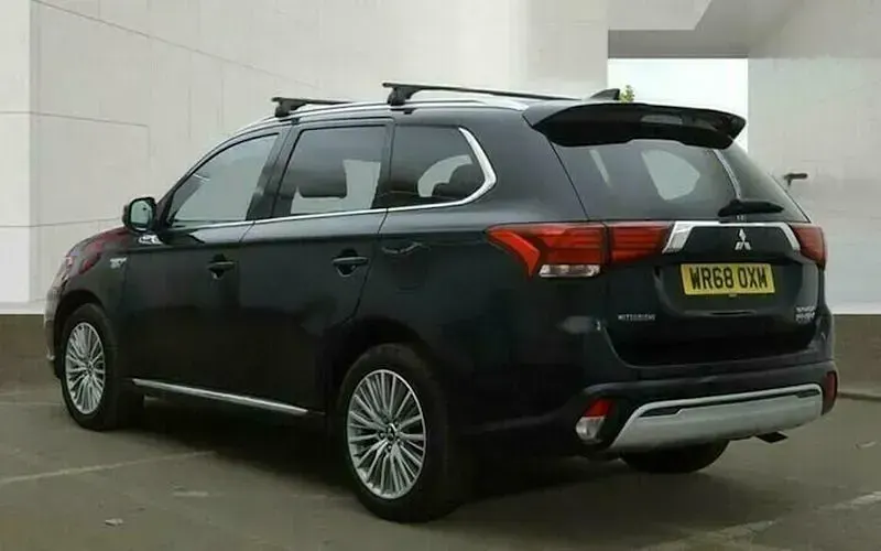Usado Mitsubishi Outlander P-HEV 177 HP (130 kW) 2018 Carrinha