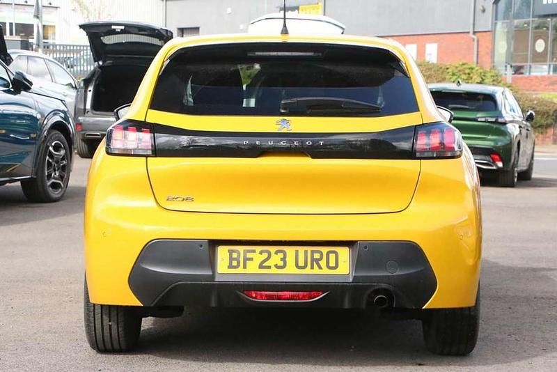 Second-hand Peugeot 208 Active+ 74 CP (54 kW) 2023 Galben Hatchback