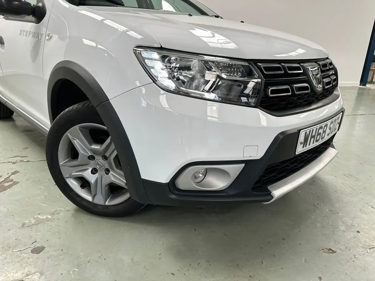 Used Dacia Sandero Essentiel 90 HP (66 kW) 2019 White Hatchback