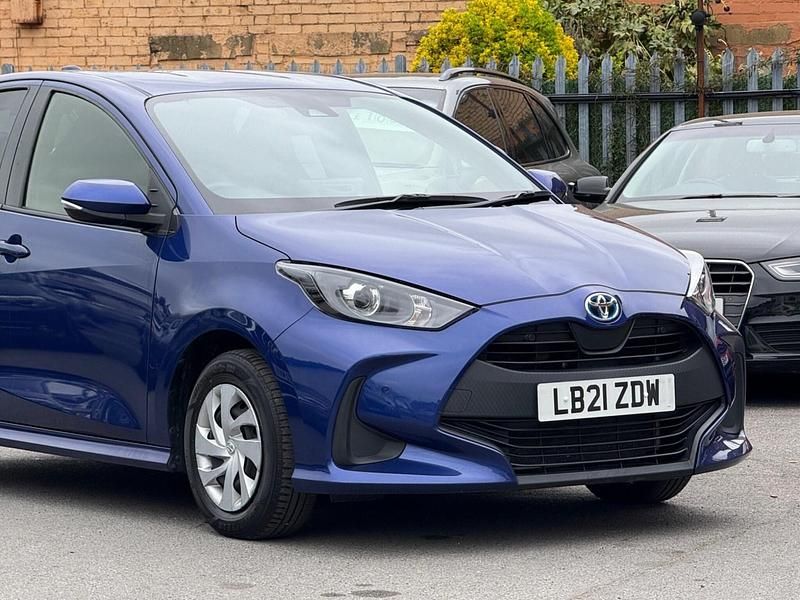 Used Toyota Yaris Hybrid 116 HP (85 kW) 2026 Blue Hatchback