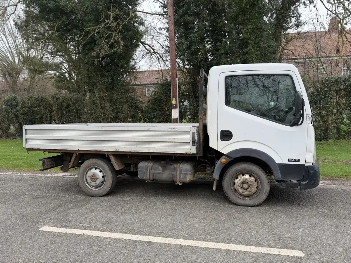 Usado Nissan Cabstar 2007 Branco Pickup