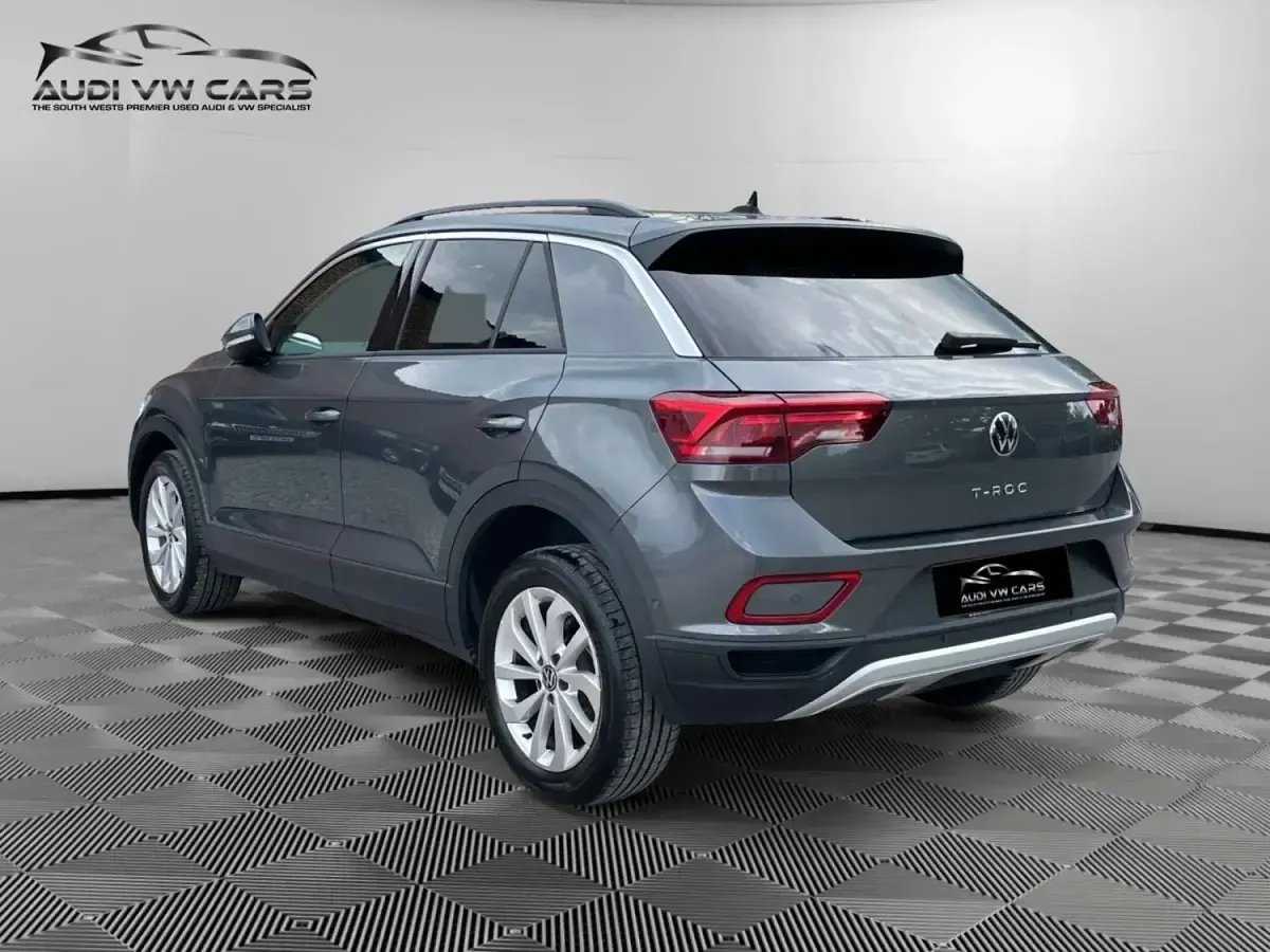 Usado VW T-Roc Match 115 HP (84 kW) 2024 Cinzento SUV