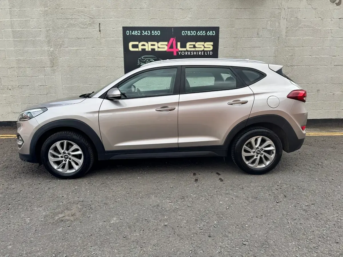 Used Hyundai Tucson SE 116 HP (85 kW) 2016 Beige SUV